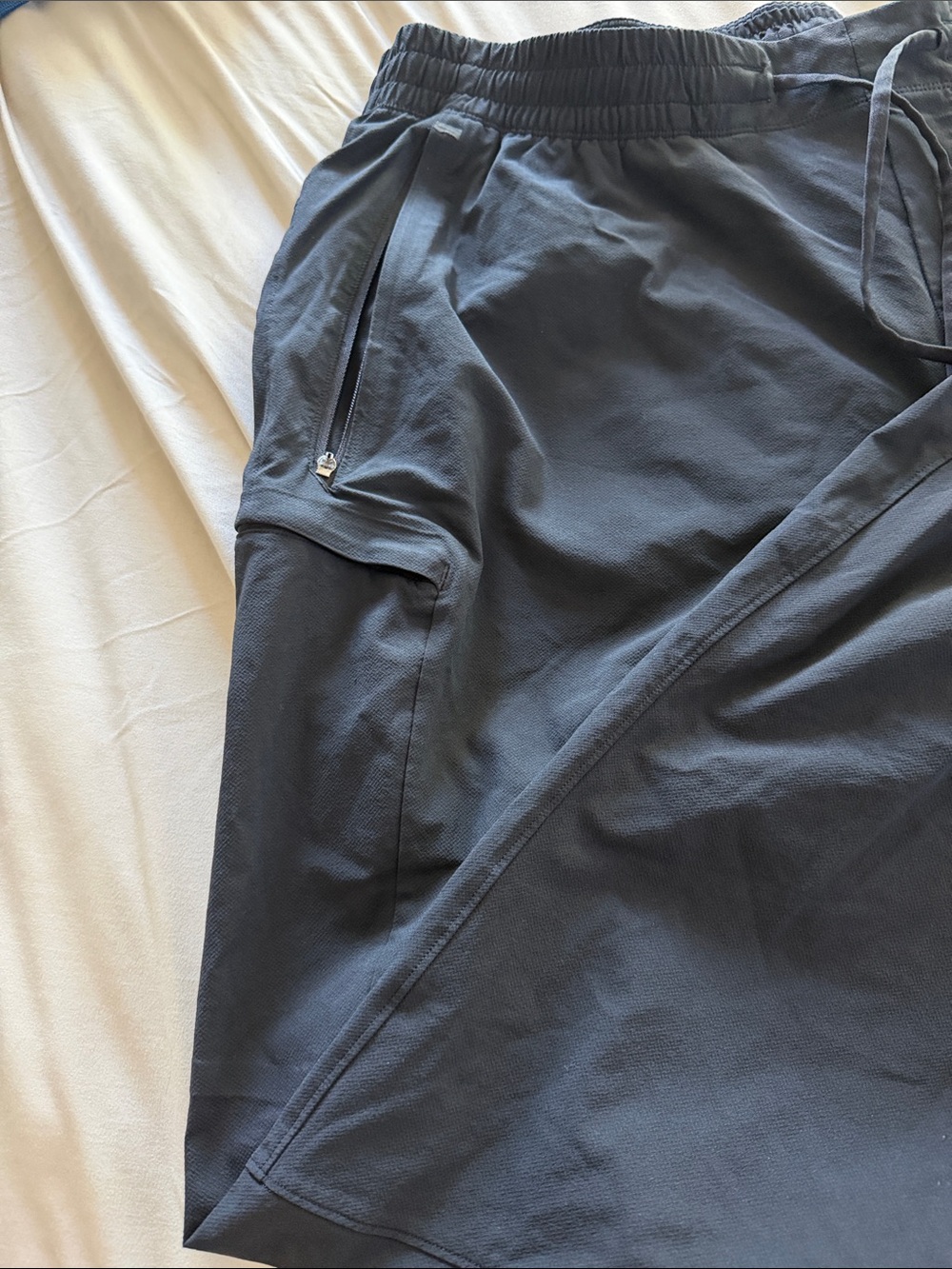lululemon athletica Men’s black Drawstring Joggers - Picture 2 of 3